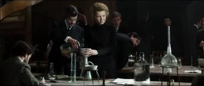Marie Curie im Labor
